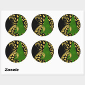 Groene kerstboom met zwarte en gouden wervelingen ronde sticker (Vel)