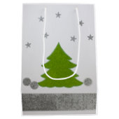 Groene kerstboom op sneeuw en sterren medium cadeauzakje (Achterkant)