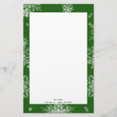 Groene kerstsneeuwvlokken gepersonaliseerd briefpapier (Voorkant)