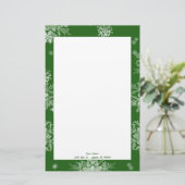 Groene kerstsneeuwvlokken gepersonaliseerd briefpapier (Staand voorkant)