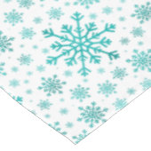  groene kerstsnowflakes op winterwit tafelkleed (Gekanteld)