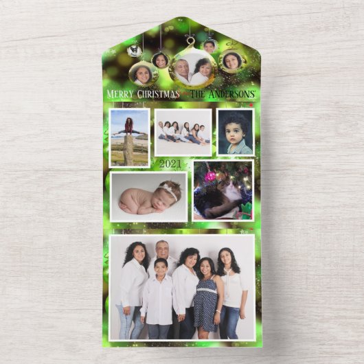 Groene kerstversiering voegt familiefoto's toe vak all in one uitnodiging (Binnen)