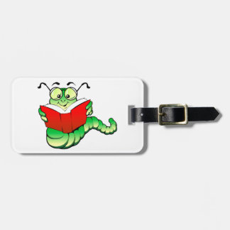Groene keuken met bril die een rood boek lezen bagagelabel