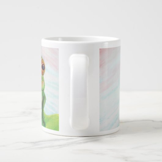 Groene kikker die zich in de vijver bevindt grote koffiekop (Achterkant)