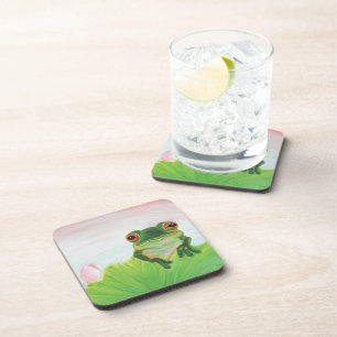 Groene kikker die zich op de veiligheid van het la bier onderzetter