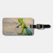 Groene kikker met Bagagelabel in de koffer (Voorkant horizontaal)