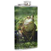 Groene kikker slaat een paal op de slang heupfles (Rechts)