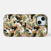 Groene klassieke camouflage iPhone 15 case (Achterkant horizontaal)