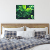 Groene klaverbladeren met waterdruppels - canvas afdruk (Insitu (Slaapkamer))