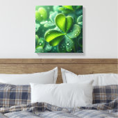 Groene klaverbladeren met waterdruppels - canvas afdruk (Insitu (Slaapkamer))