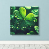 Groene klaverbladeren met waterdruppels - canvas afdruk (Insitu (Houten vloer))