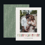 Groene kleurrijke kerstverticale foto met één foto feestdagenkaart<br><div class="desc">Deze groene kleurrijke kerstkaart met verticale kerstfeestdag is perfect voor uw leuke, creatieve kerstcadeautjes. Het is een uniek, speels modern lettertype in rood, boho tan, en licht en donkergroen, maken een gelukkig seizoensgebonden gevoel mogelijk. Als je de donkere winter van je geliefden wilt ophelderen met een schattige feestvreugde, dan heb...</div>