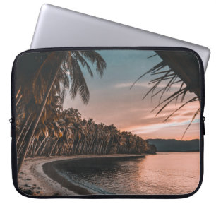 GROENE KOCONUT-BOMEN DIE DE BEACH VERBINDEN LAPTOP SLEEVE