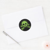 Groene krabbelige schedel ronde sticker (Envelop)