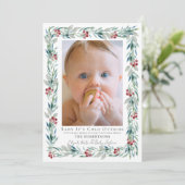 Groene Krans Baby Het Is Koud Buiten Foto Feestdagenkaart (Staand voorkant)