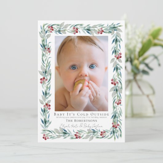 Groene Krans Baby Het Is Koud Buiten Foto Feestdagenkaart (Staand voorkant)