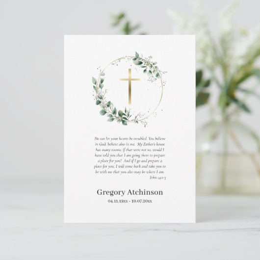 Groene krans met gouden kruis katholieke begrafeni bedankkaart (Staand voorkant)