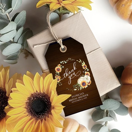 Groene krans zonnebloemen herfst bruidsdouche cadeaulabel