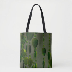 Groene kristallen op een tas