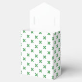 Groene kruisstiften op wit bedankdoosjes (Geopend)