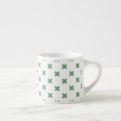 Groene kruisstiften op wit espresso kop (Rechts)