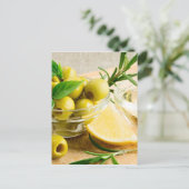 Groene kuiltjes gemaakte in olijven die met briefkaart (Staand voorkant)