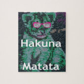 Groene leeuw met roze bril "Hakuna Matata" Art Legpuzzel (Verticaal)
