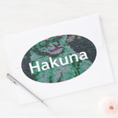 Groene leeuw met roze bril "Hakuna Matata" Art Ovale Sticker (Envelop)