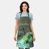 Groene leguaan schort (Gedragen)