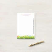 Groene lentegranen en kleurrijke bloemen post-it® notes (Op bureau)