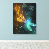 Groene lichtgevende libel vlucht canvas afdruk (Insitu (Houten vloer))