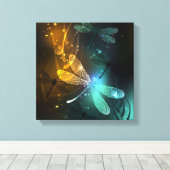 Groene lichtgevende libel vlucht canvas afdruk (Insitu (Houten vloer))