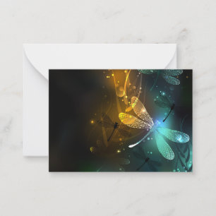 Groene lichtgevende libel vlucht notitiekaartje