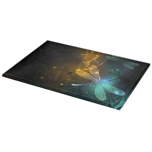 Groene lichtgevende libel vlucht snijplank (Hoek)