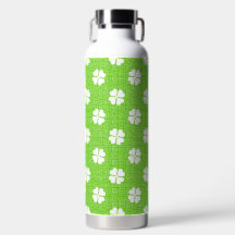 GROENE LINNEN UITZICHT MET WITTE IERSE KLAVERS