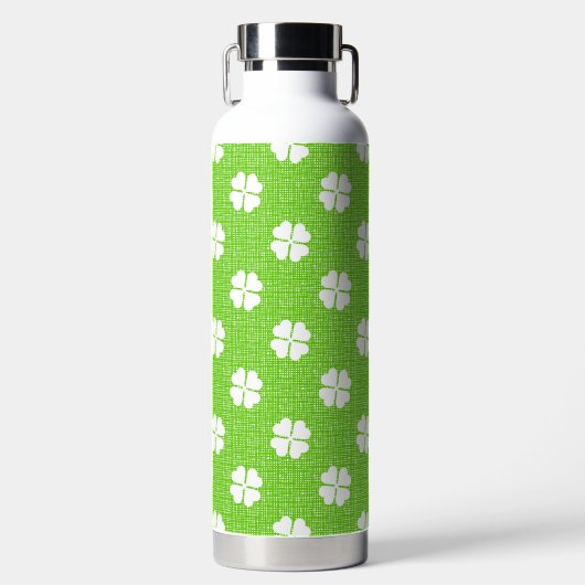 GROENE LINNEN UITZICHT MET WITTE IERSE KLAVERS WATERFLES (Voorkant)