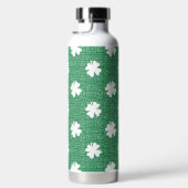 GROENE LINNEN UITZICHT MET WITTE IERSE KLAVERS WATERFLES (Rechts)