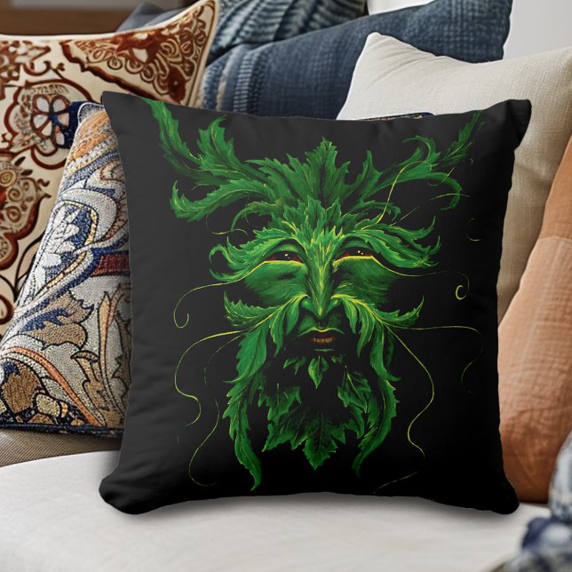 Groene Man Fae Bladeren Zwart Kussen (Creator heeft geüpload)