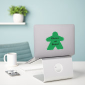 Groene meepel sticker (Laptop op bureau)