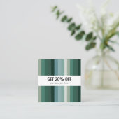 Groene minimalistische strips handgemaakt kortingskaartje (Staand voorkant)