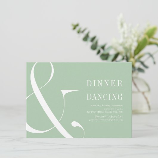 Groene minimalistische typografische bruiloft rece informatiekaartje (Staand voorkant)