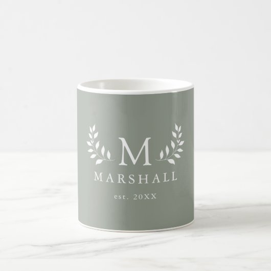 Groene moderne bloemige monogram familienaam mok (Center)