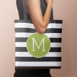 Groene monogram zwart-wit met strips tote bag<br><div class="desc">Een eenvoudig ontwerp met een ruimte voor monogrammen. Als u het kunstwerk moet aanpassen of de doopvont veranderen,  kunt u op het aanpassingsgebied klikken. Dit zal u aan het ontwerphulpmiddel nemen waar u vele veranderingen kunt aanbrengen.</div>