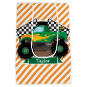 Groene monstertruck, geruite vlag; Oranje streep Medium Cadeauzakje (Achterkant)