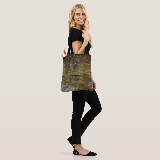 Groene mos textuur en achtergrond. abstract, leven tote bag (Op model)