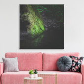 Groene mossy rots met reflectie in water canvas afdruk (Insitu (Woonkamer))