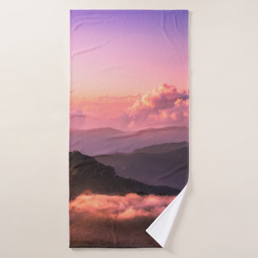 GROENE MOUNTAIN OVERGEBRACHT DOOR CLOUDS BADHANDDOEK (Badhanddoek)