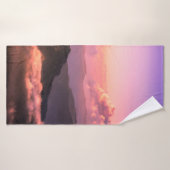 GROENE MOUNTAIN OVERGEBRACHT DOOR CLOUDS BADHANDDOEK (Badhanddoek)