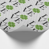 Groene mousserende shamrock Polka Dots Cadeaupapier (Hoek)