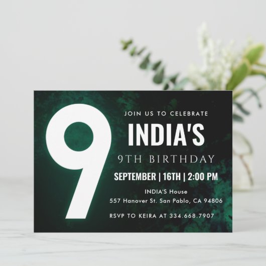 Groene Neon 9e verjaardag Uitnodiging (Staand voorkant)